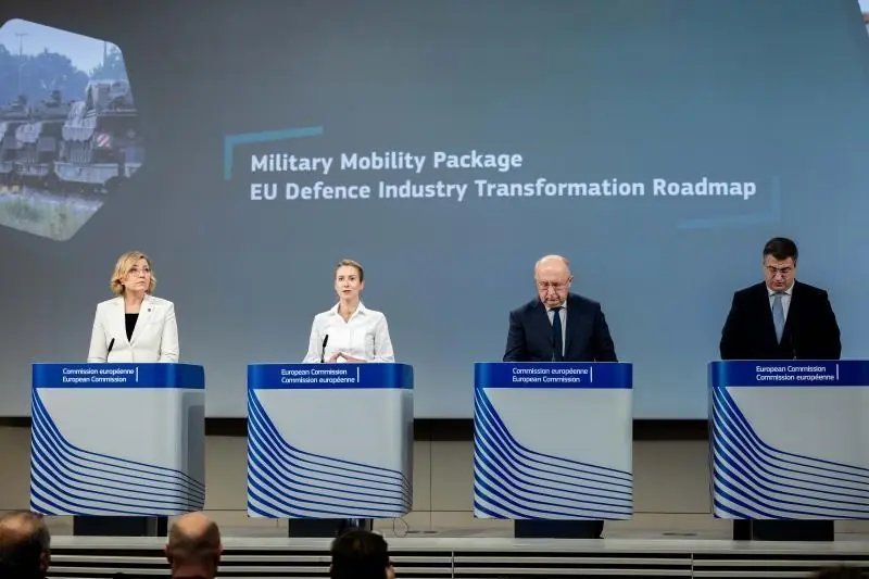 EU-kommissionen föreslår “militärt Schengen”