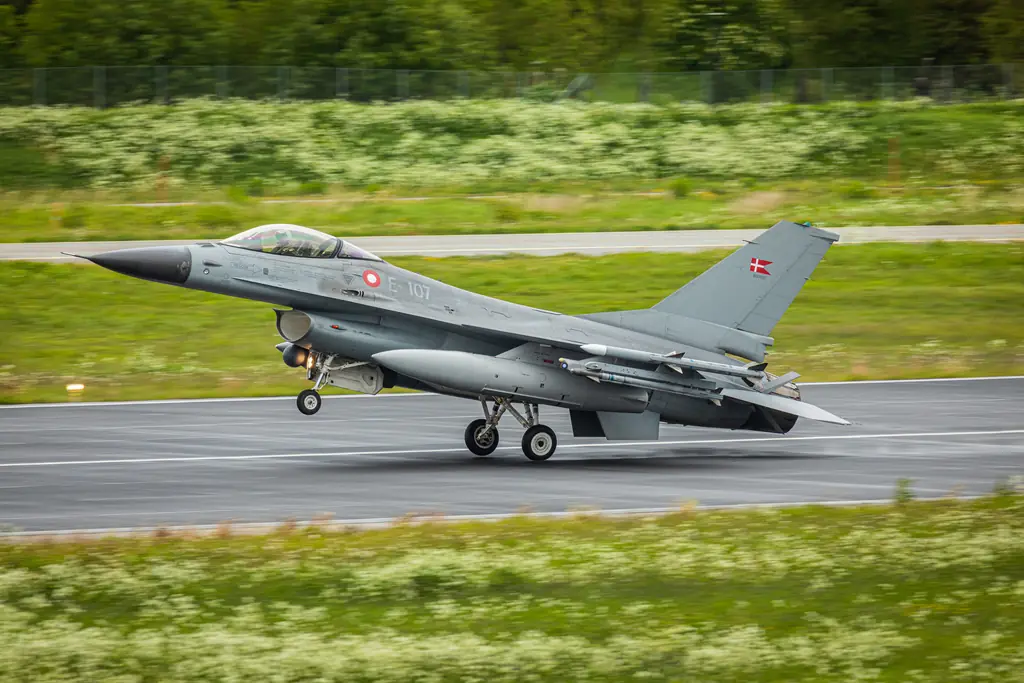 Le Danemark a remis les premiers avions F-16 à l'Argentine