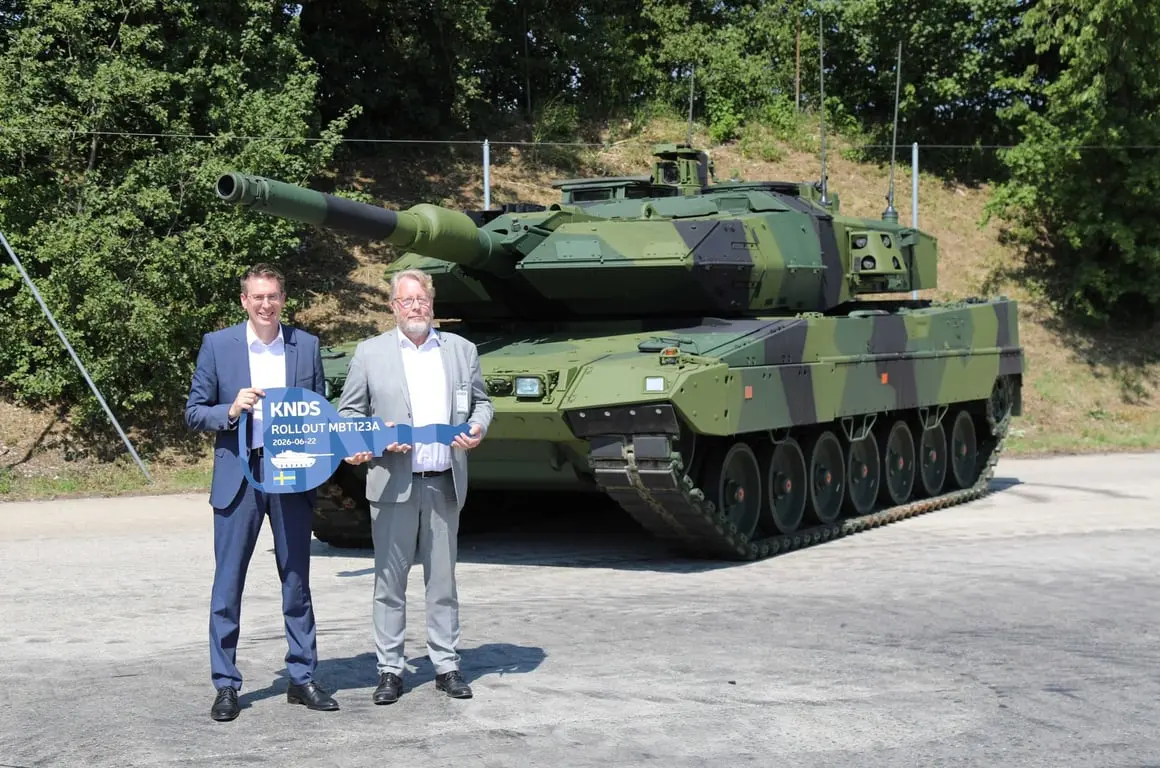 Erster Stridsvagn 123A an Schweden geliefert