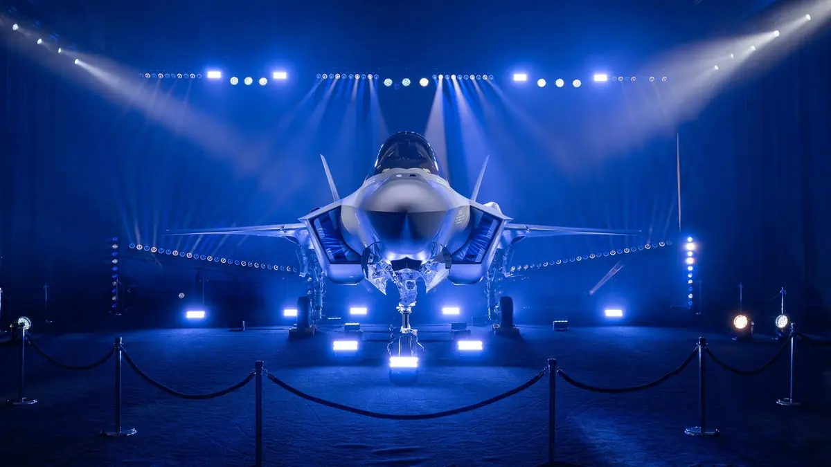 Finlands första F-35A avtäcktes i Texas
