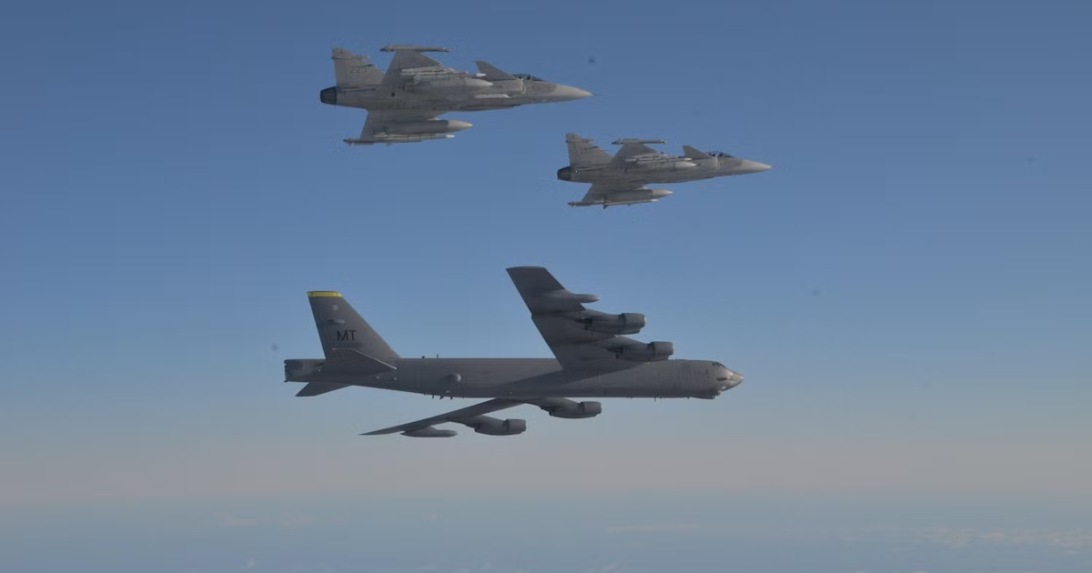 Amerikansk bombfly over Rigsdagen